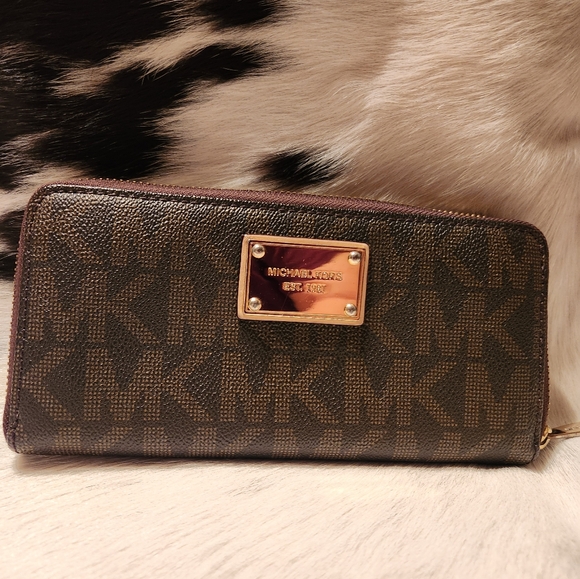 MICHAEL KORS SINATURE BROWN HOBO/SHOULDER BAG AND WALLET - Picture 7 of 10